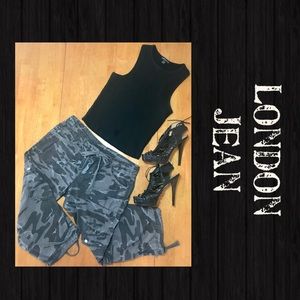 ⬇️ drop price Grey Camo Capris